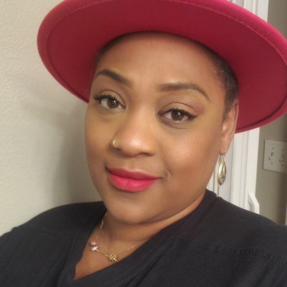 Meet your Posher, Torethia - Picture 2 of 7